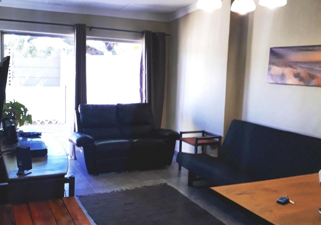 Appartement Bateleur Self Catering cc à Windhoek Extérieur photo